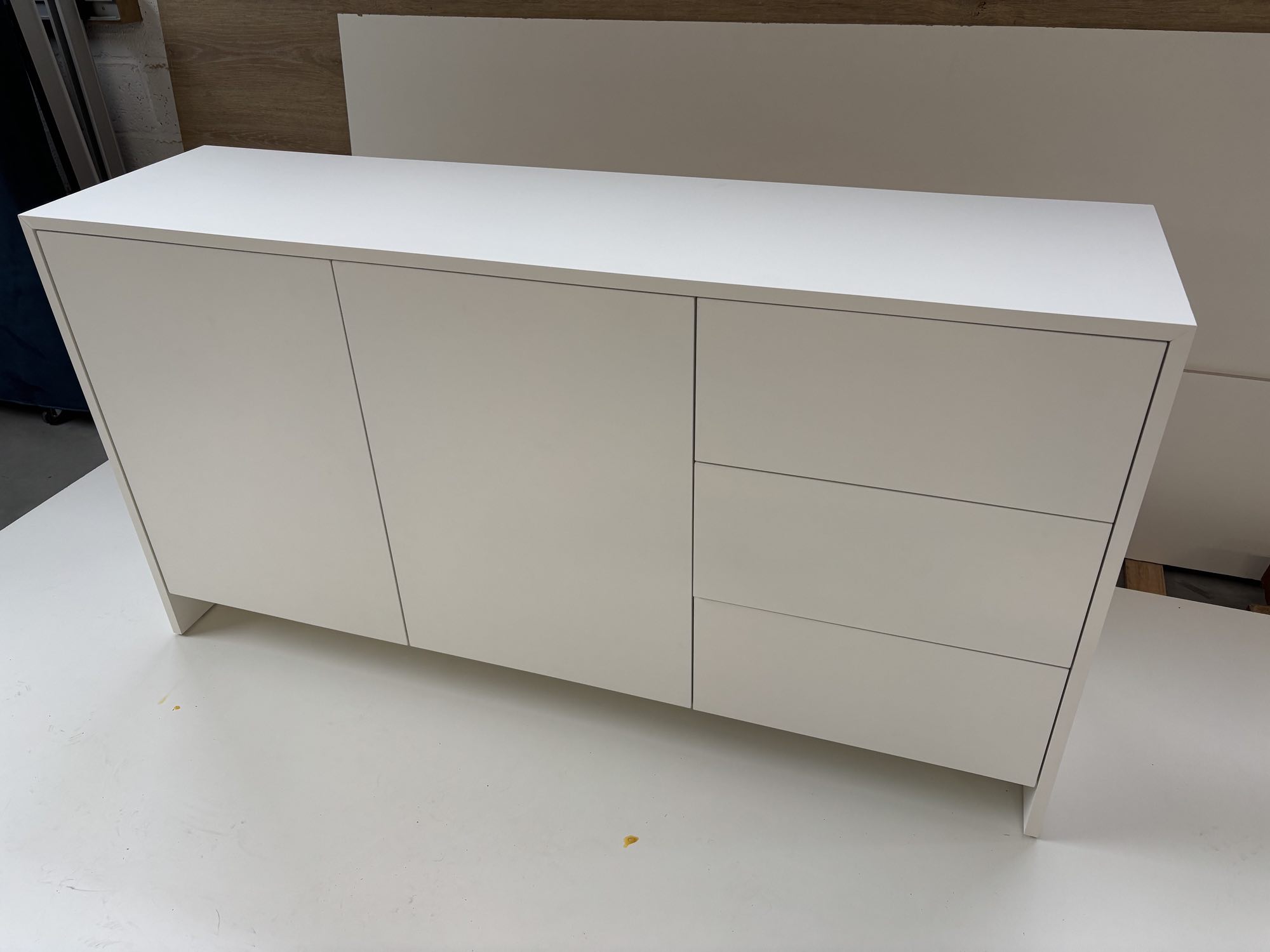 Bureaukast wit met afwerking in eiken