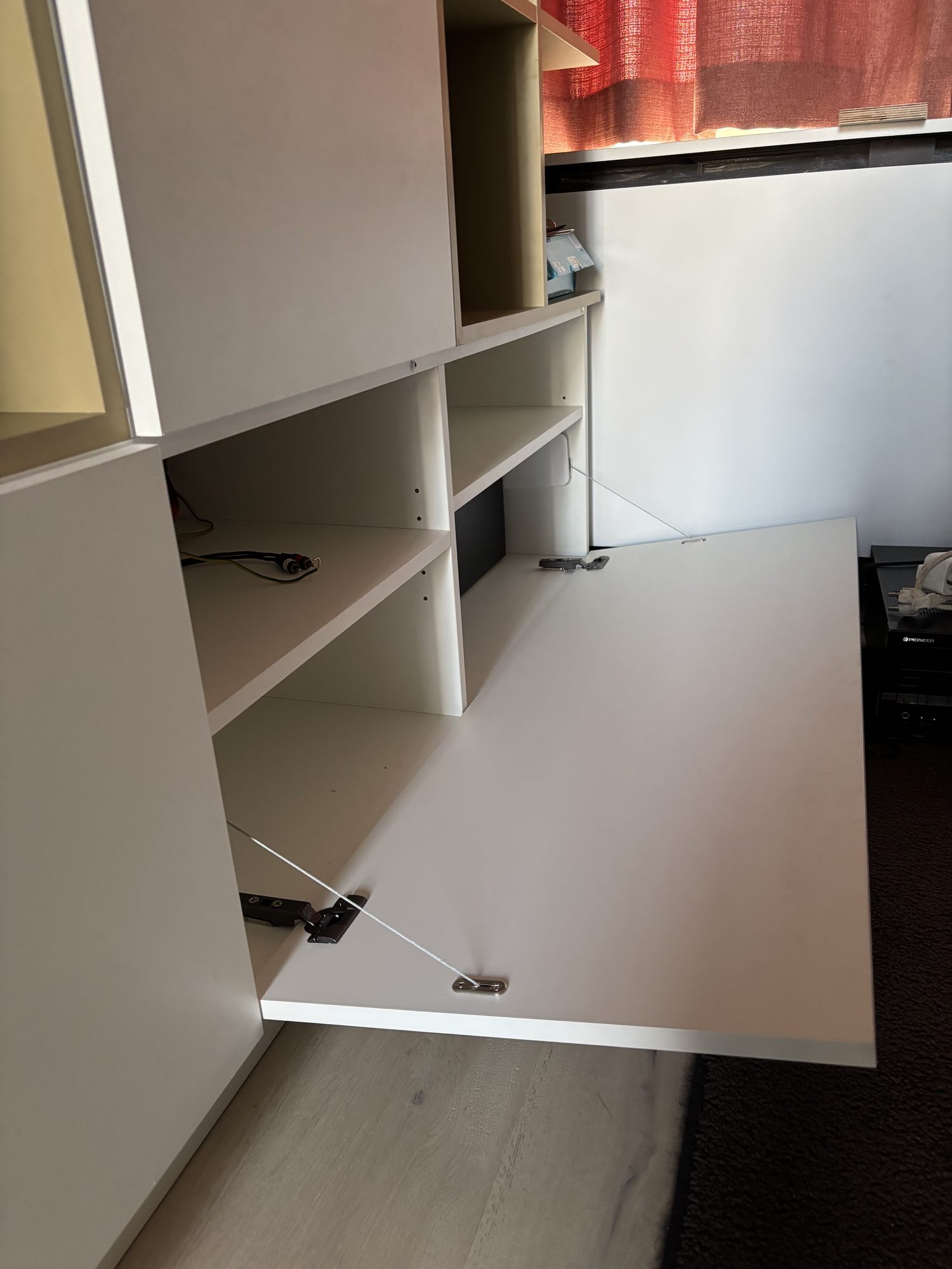Inbouwkast met tv-meubel