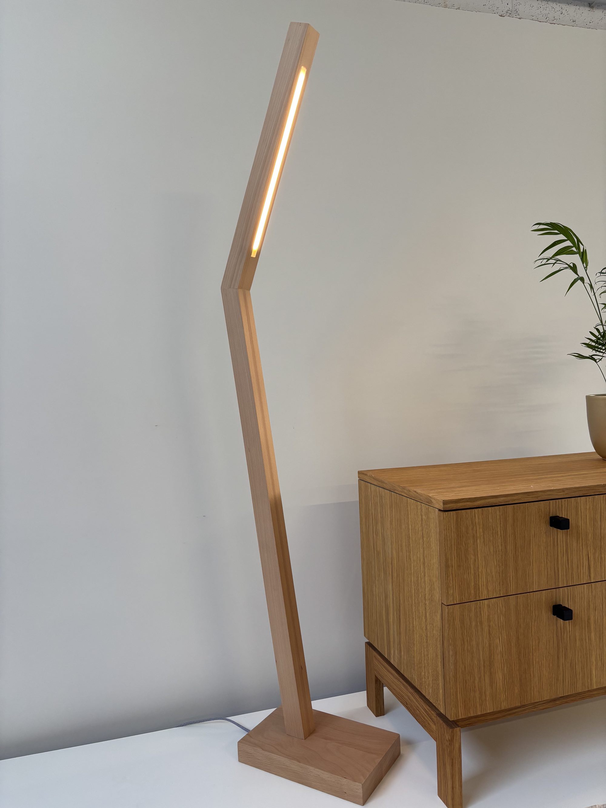 Staande lamp - In massief beuk met LED