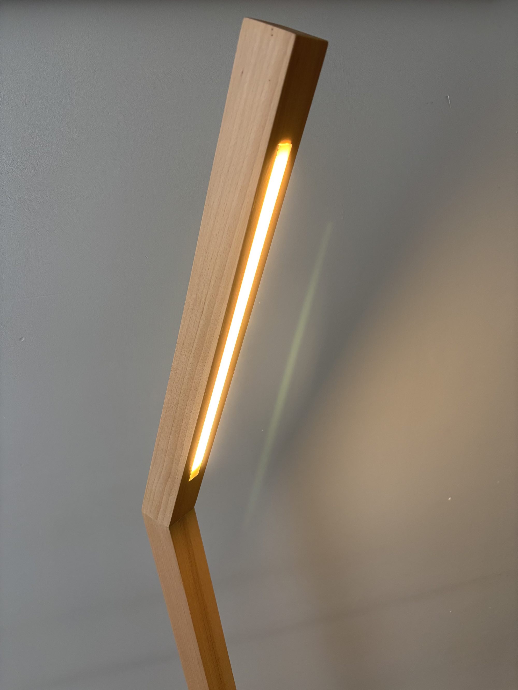 Staande lamp - Handgemaakt in massief beuk met LED