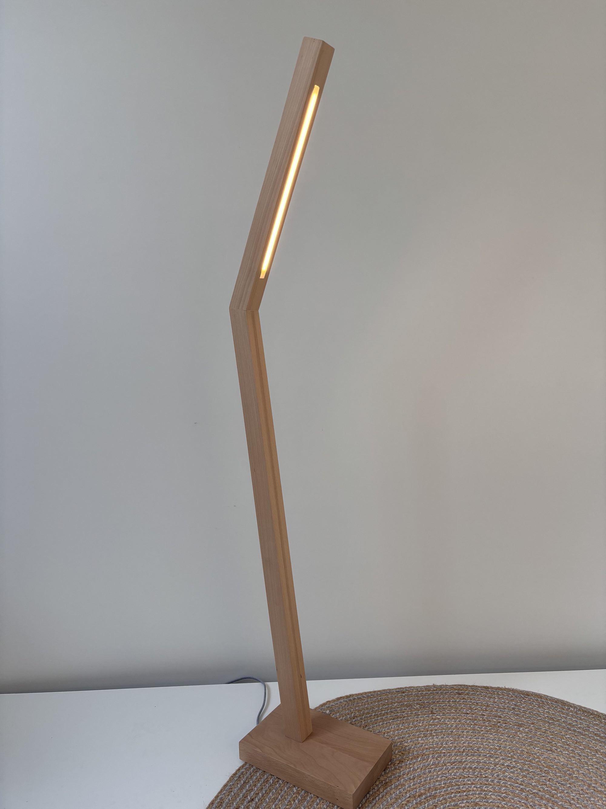 Staande lamp - Handgemaakt in massief beuk met LED
